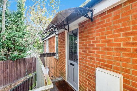 2 bedroom flat for sale, Spring Lane, Headington, Oxford, Oxfordshire, OX3