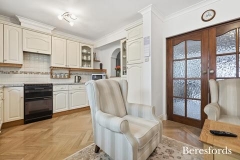 3 bedroom terraced house for sale, Gorseway, Romford, RM7