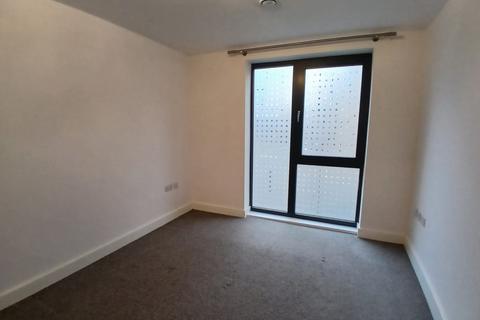 2 bedroom apartment to rent, Marketfield Way, Redhill