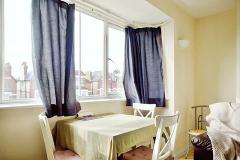 2 bedroom flat for sale, Clarence Road, Wood Green, London, N22