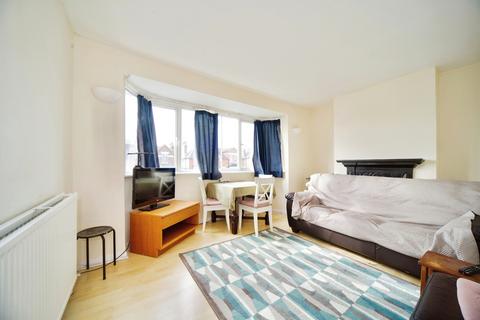 2 bedroom flat for sale, Clarence Road, Wood Green, London, N22