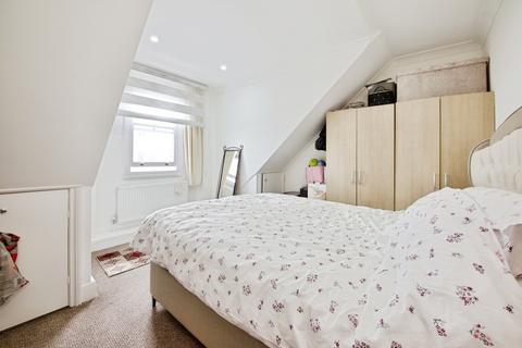2 bedroom flat for sale, Fore Street, London, N18