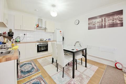 2 bedroom flat for sale, Fore Street, London, N18