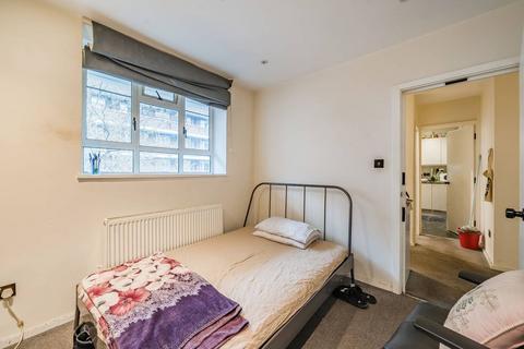 3 bedroom flat for sale, Charnock House, Shepherd's Bush, London, W12