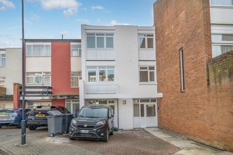 6 bedroom terraced house to rent, Windsor Crescent, Wembley, HA9