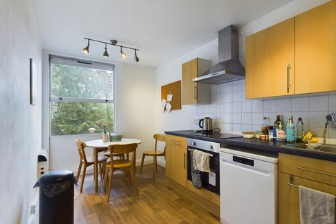 3 bedroom flat for sale, Grant Road, London, SW11