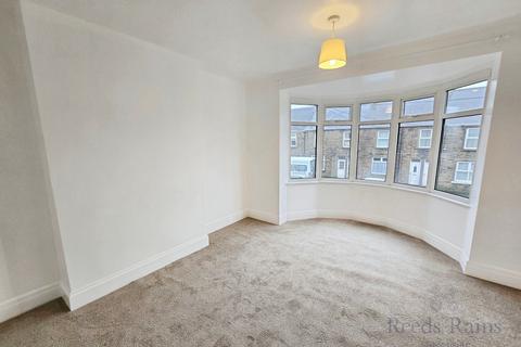 5 bedroom end of terrace house to rent, Medomsley Road, Durham DH8