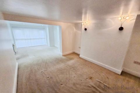 5 bedroom end of terrace house to rent, Medomsley Road, Durham DH8