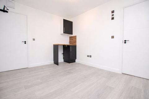 1 bedroom house of multiple occupation to rent, Ash Road, Aldershot GU12
