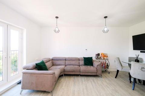 2 bedroom flat to rent, Foxglove House, Chigwell IG7