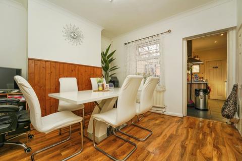 undefined, High Street, Gloucester, Gloucestershire, GL1