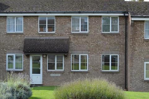 1 bedroom ground floor flat to rent, Gordon Close, Haywards Heath, West Sussex, RH16 1ER
