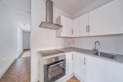 2 bedroom flat to rent, Langdale Avenue, Mitcham, CR4