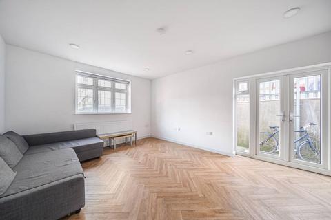 2 bedroom flat to rent, Langdale Avenue, Mitcham, CR4