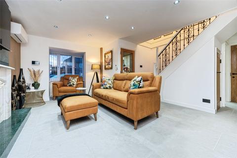 5 bedroom detached house for sale, Chaucer Drive, Biggleswade, Bedfordshire, SG18