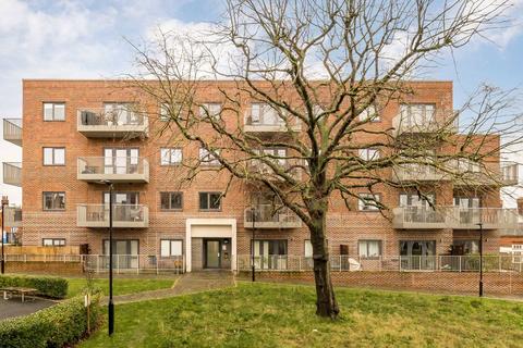 2 bedroom flat for sale, Springfield Drive, London SW17