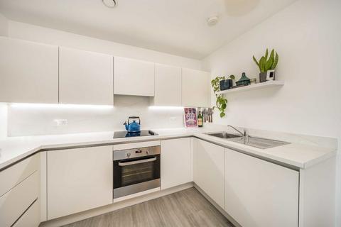2 bedroom flat for sale, Springfield Drive, London SW17