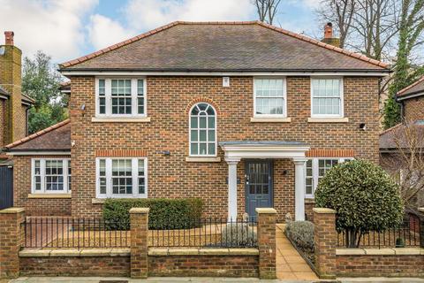 Burnside Close, Twickenham TW1
