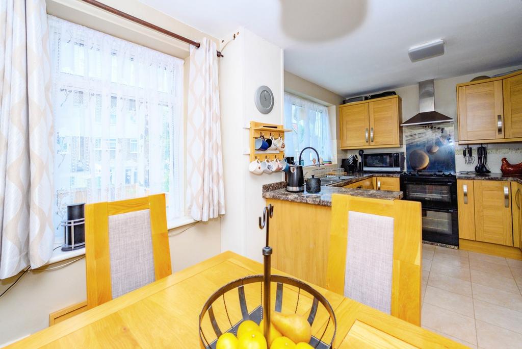 Kitchen/Dining Area