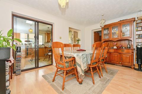 undefined, Thornhill Close, Houghton Regis, Dunstable, Bedfordshire, LU5