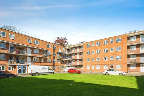 High Street South, Dunstable, Bedfordshire, LU6