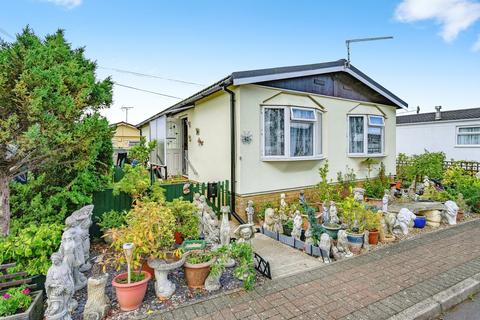 undefined, Little Meadow, Woodside Home Park, Woodside, Luton, LU1