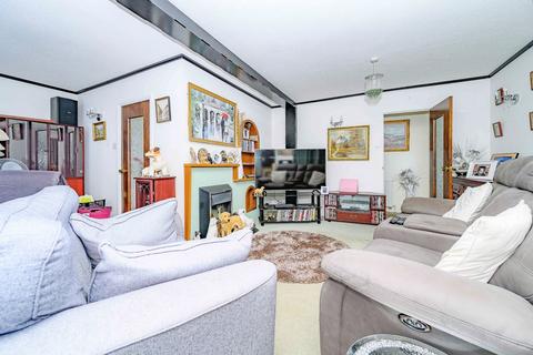 undefined, Little Meadow, Woodside Home Park, Woodside, Luton, LU1
