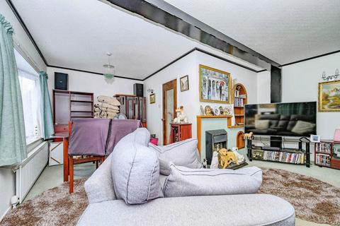 undefined, Little Meadow, Woodside Home Park, Woodside, Luton, LU1