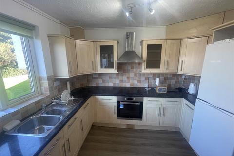 3 bedroom flat to rent, Newly decorated spacious 3 bedroom ground floor apartment - Stonegrove Edgware HA8