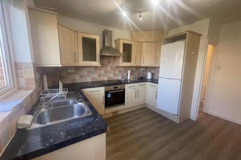 3 bedroom flat to rent, Newly decorated spacious 3 bedroom ground floor apartment - Stonegrove Edgware HA8
