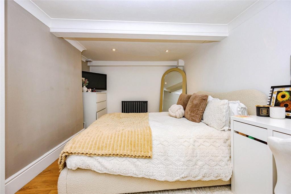 Reception/Bedroom 4
