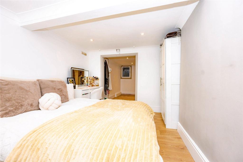Reception/Bedroom 4
