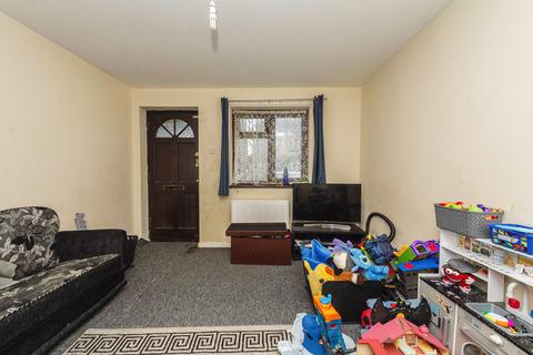 2 bedroom maisonette for sale, Holland Court, Biscot Road, Luton, Bedfordshire, LU3