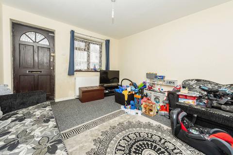 2 bedroom maisonette for sale, Holland Court, Biscot Road, Luton, Bedfordshire, LU3