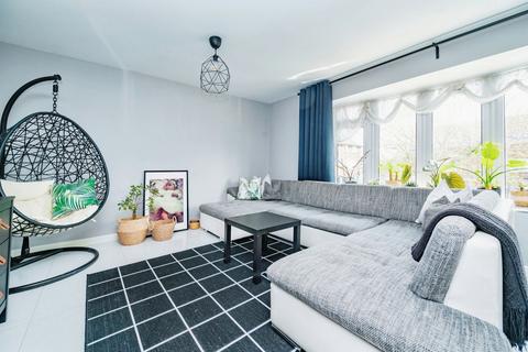 3 bedroom maisonette for sale, Market Square, Luton, LU1