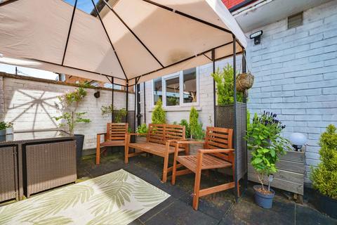 3 bedroom maisonette for sale, Market Square, Luton, LU1