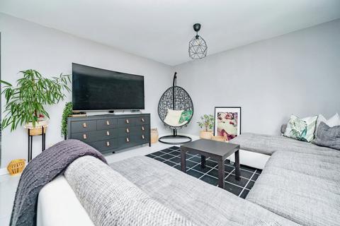 3 bedroom maisonette for sale, Market Square, Luton, LU1