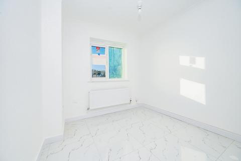 4 bedroom end of terrace house for sale, Dunraven Avenue, LUTON, Bedfordshire, LU1