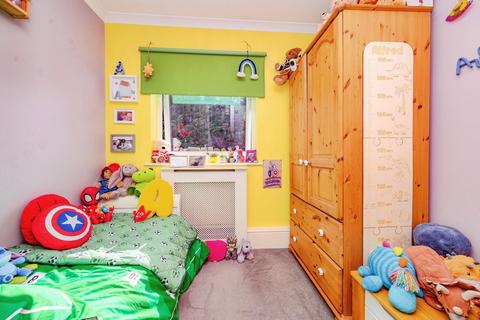 3 bedroom semi-detached house for sale, Hickling Close, Luton, Bedfordshire, LU2