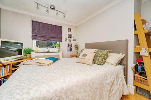 3 bedroom semi-detached house for sale, Hickling Close, Luton, Bedfordshire, LU2