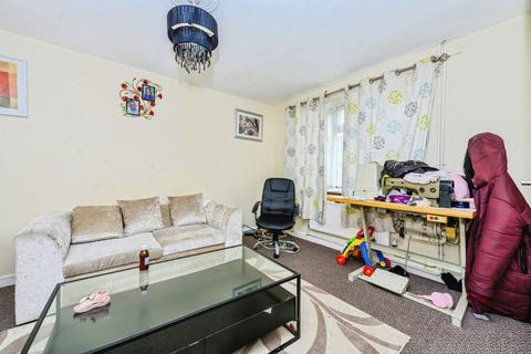 undefined, Waller Avenue, Luton, Bedfordshire, LU4