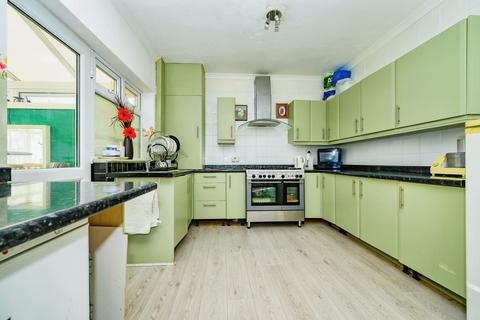 undefined, Gardenia Avenue, Luton, Bedfordshire, LU3