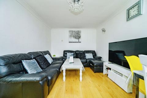 3 bedroom terraced house for sale, Sylam Close, Luton, Bedfordshire, LU3