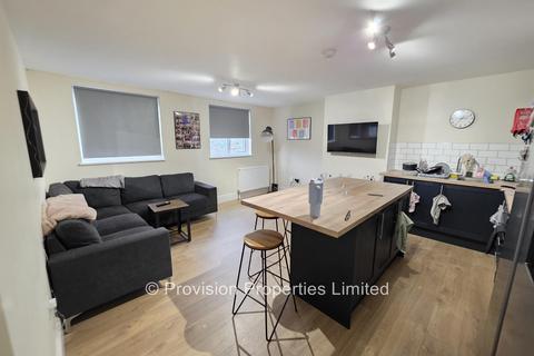 4 bedroom apartment to rent, Kelso Road, Hyde Park LS2