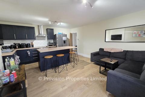4 bedroom apartment to rent, Kelso Road, Hyde Park LS2
