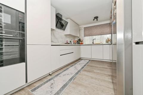 3 bedroom end of terrace house for sale, Waleys Close, LUTON, Bedfordshire, LU3