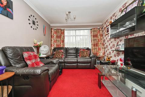 3 bedroom end of terrace house for sale, Waleys Close, LUTON, Bedfordshire, LU3