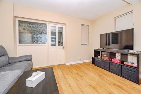 undefined, Fourth Avenue, Luton, Bedfordshire, LU3