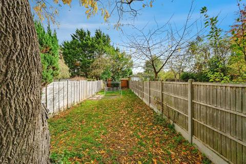 undefined, Gardenia Avenue, Luton, Bedfordshire, LU3