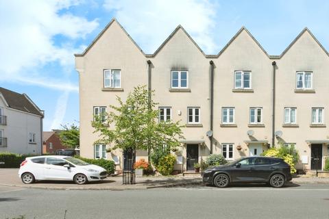 4 bedroom terraced house for sale, St. Helena Avenue, Newton Leys, Bletchley, Milton Keynes, MK3